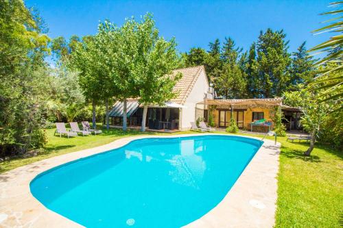 Chalet with pool, Wifi and Smart TV