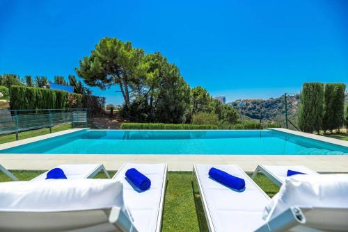 Golf-Front Villa Private Pool Sleeps 8