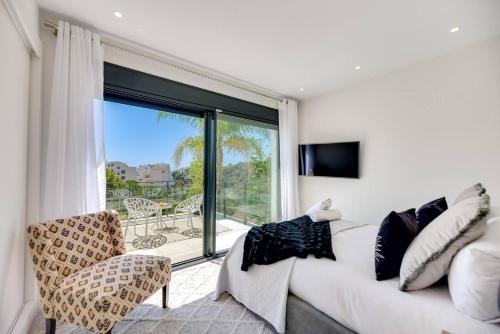 Golf-Front Villa Private Pool Sleeps 8