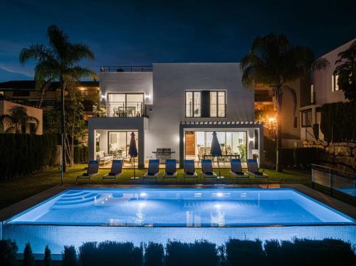 Golf-Front Villa Private Pool Sleeps 8