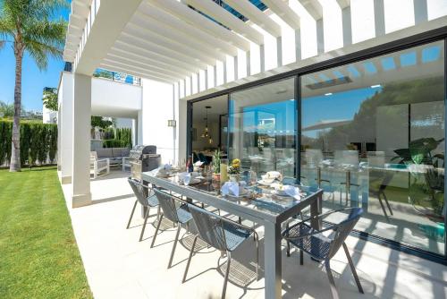 Golf-Front Villa Private Pool Sleeps 8