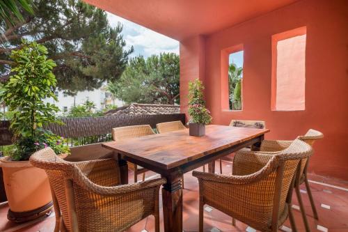 Elviria Beachfront , 3 Pools, Free parking gym