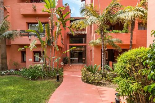 Elviria Beachfront , 3 Pools, Free parking gym