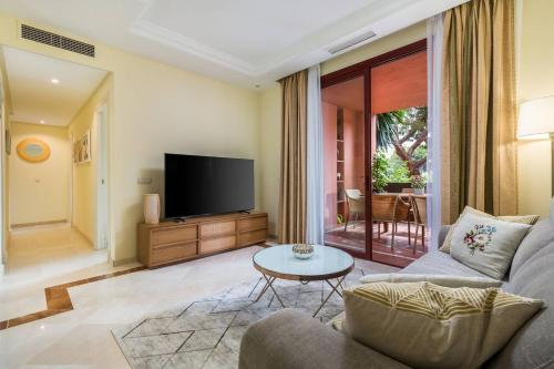 Elviria Beachfront , 3 Pools, Free parking gym