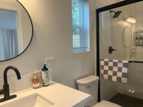 Ein Badezimmer in der Unterkunft Comfy & calm rooms near I-10, Temple city