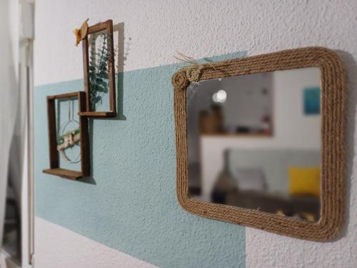two mirrors hanging on a wall in a room at El Corralillo de Victorina in San Martín de Valdeiglesias