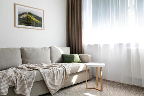 Cozy 1 bedroom apartment with a free parking spot