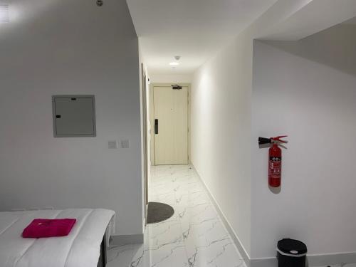 Un baño de Studio with balcony
