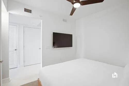 Stylish Apartments with Partial Ocean Views in Downtown! photo 67