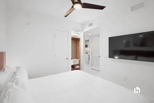 Stylish Apartments with Partial Ocean Views in Downtown! photo 66