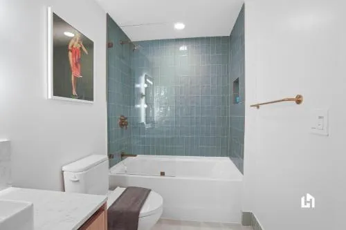 Stylish Apartments with Partial Ocean Views in Downtown! photo 70