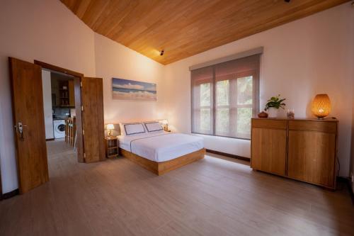 Ένα ή περισσότερα κρεβάτια σε δωμάτιο στο Serenity Villa