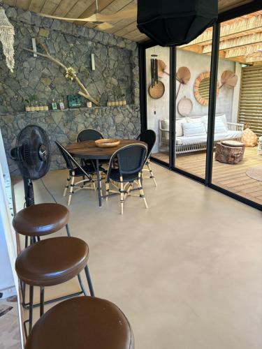 Posezení v ubytování Villa GEORGETTE - Saint Gilles 50 M du lagon