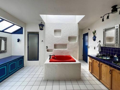 Ванная комната в Garcia Hacienda Authentic Mexican Villa & Hot Tub