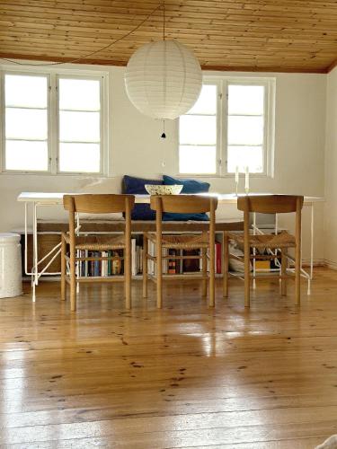 a dining room with a table and chairs at Atelier Blå houses in Rösselvik