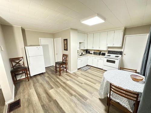 Η κουζίνα ή μικρή κουζίνα στο A Quiet and decent 3 bedroom apartment