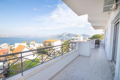 Балкон или терраса в Vaggelis Sea View House Salamina