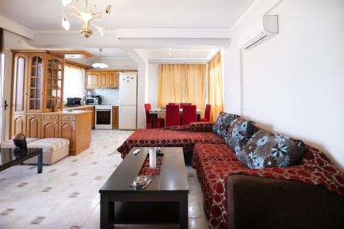 Гостиная зона в Vaggelis Sea View House Salamina