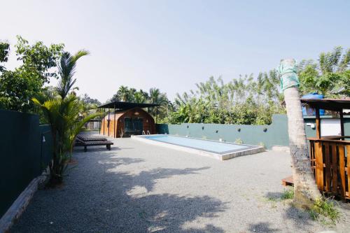 Piscina en o cerca de The Coppers luxury Glamping Pod Villa with Pool