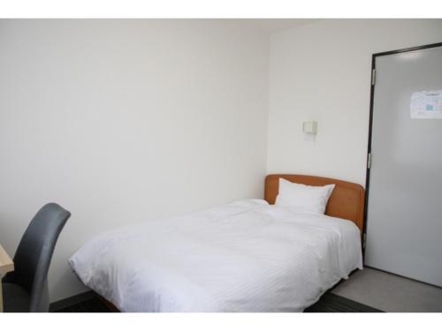 a bedroom with a white bed and a mirror at Business Hotel B,loom - Vacation STAY 38160v in Tanabe