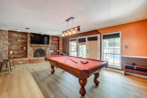 Imagen de la galería de 2 Mi to Gulfport Beaches Poolside Paradise!, en Gulfport