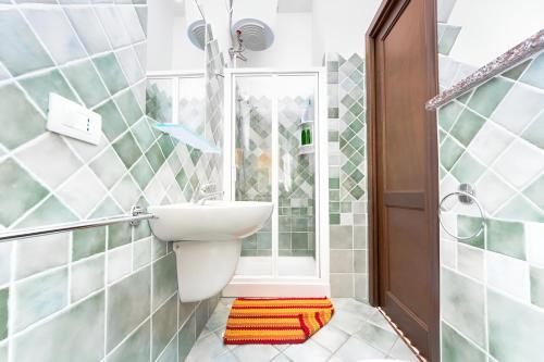 Ένα μπάνιο στο Splendido Appartamento in pieno Centro Dell'Isola