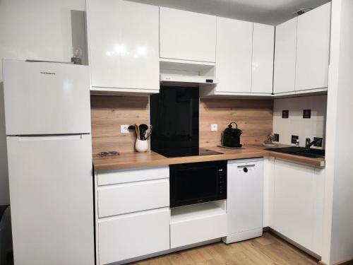 Photo de la galerie de l'établissement Residence Debussy - maeva Home - Appartement 2 Pièces 4 Personnes - Prestige MAE-9019, à Carnoux-en-Provence