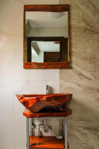 a bathroom sink with a mirror on the wall at Villa Perule 2 Вила Перуле in Shumnatitsa