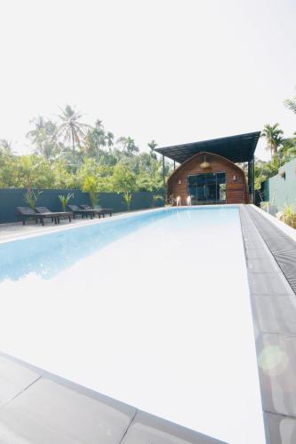 Piscina en o cerca de The Coppers luxury Glamping Pod Villa with Pool