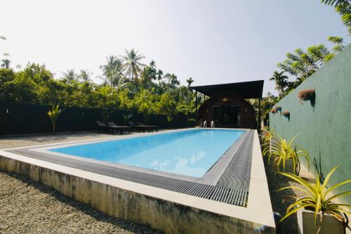 Piscina en o cerca de The Coppers luxury Glamping Pod Villa with Pool