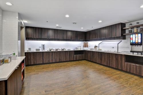 Kuchyň nebo kuchyňský kout v ubytování Residence Inn by Marriott Cleveland Airport/Middleburg Heights