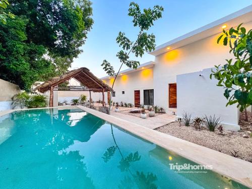 a swimming pool in front of a house at Depa Nacom in Valladolid