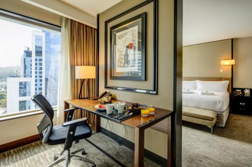 Postel nebo postele na pokoji v ubytování DoubleTree by Hilton Santiago - Vitacura