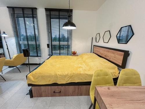 Ένα ή περισσότερα κρεβάτια σε δωμάτιο στο Apartament Premium Yellow Loft Reda