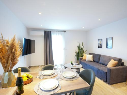 Ruang duduk di Yasemi - VN Luxury Apartments