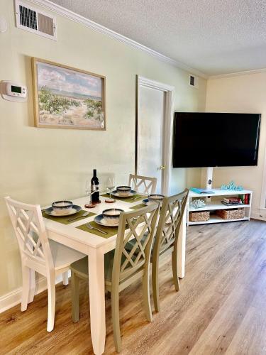 Cozy 1BD, 5 Mins Walk to the Beach, No Stairs! photo 10