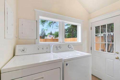 Ảnh trong thư viện ảnh của Peterson Retreat - Hot Tub, Bikes, Old Town ở Fort Collins