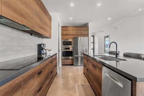 Η κουζίνα ή μικρή κουζίνα στο Serene Views #17 home