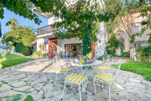 Escape to Salou! Pool, Barbecue & Beach 5 Min Away