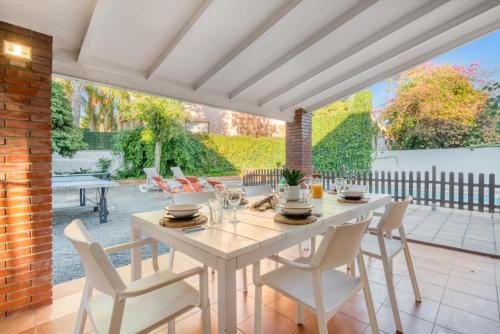 Escape to Salou! Pool, Barbecue & Beach 5 Min Away