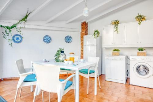Escape to Salou! Pool, Barbecue & Beach 5 Min Away