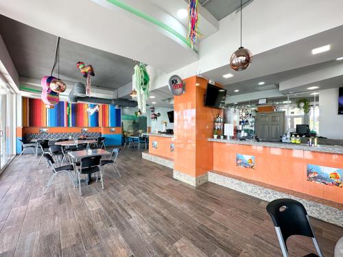 Restaurace v ubytování Water Slide Family friendly 3BR Condo