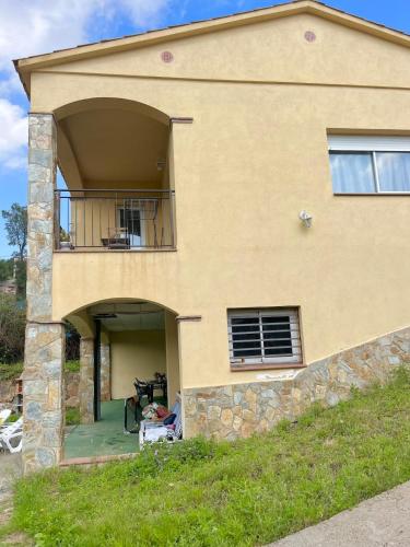 El edificio en el que está la casa vacacional