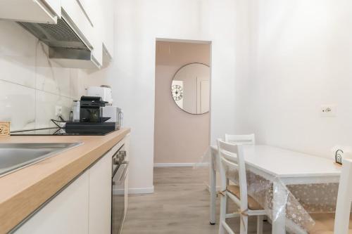10 Min from Termini Sisters Cozy Rome Apartment