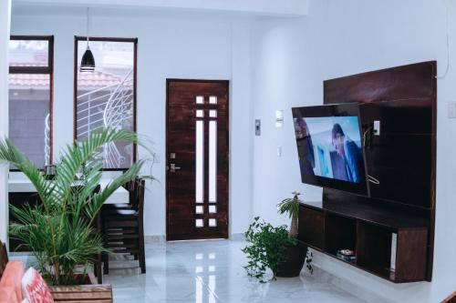 a living room with a flat screen tv on a wall at Casa Franlus apartamento 1 planta baja in San Cristóbal de Las Casas