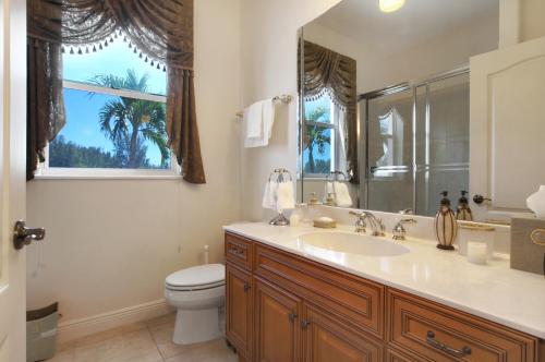 Ένα μπάνιο στο Stunning Views! Electric & solar heated pool & spa on Gulf-access canal - Villa Laguna