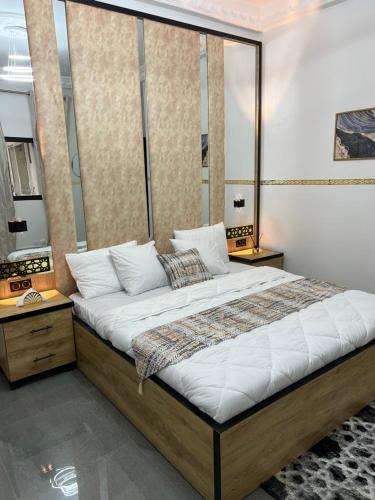 Ένα ή περισσότερα κρεβάτια σε δωμάτιο στο Luxury chambre accès résidence2 Ngor-Almadies