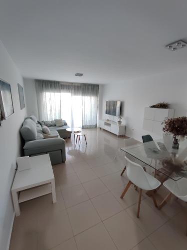 Apartamentovistasconil, ático con piscina, jardín, pista de pádel y solárium