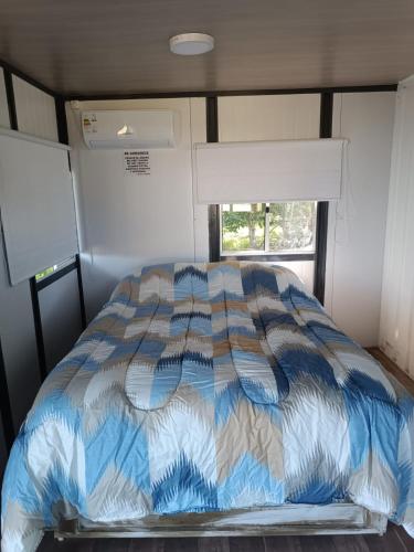 a bed in the middle of a bedroom in a rv at La Martinna 4 in Trinidad