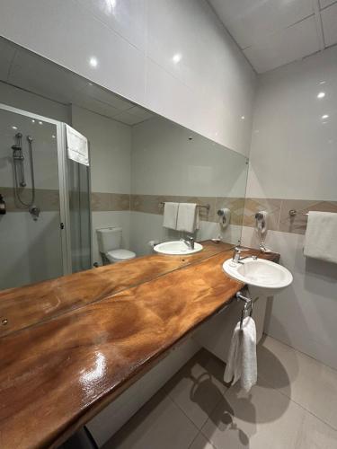 Un baño de Smugglers Cove Beach Resort & Hotel